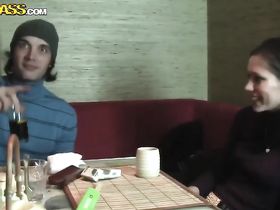 Красивая девушка соглашается на секс с туалете с русским пикапером